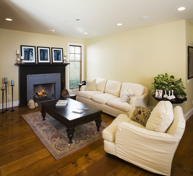 �{�c�ݔ��ł́A�I�[���d�����t�H�[���A�������t�H�[���A�L�b�`�����t�H�[���A�g�C�����t�H�[������G�A�R���̎�t���H���A�z�ǂ̍������A���E�N���X�̒��ւ��A�X�܃��t�H�[���܂ŁA�����E��ʂ𒆐S�Ɋ֓����Őݒu�E��t���H���Ȃǂ��s�Ȃ��Ă���܂��B�܂��A�h�g�N�b�L���O�q�[�^�[�A�G�R�L���[�g����t���H�����݂̂����ȃp�b�N�����p�ӂ��Ă���܂��A�ǂ������C�y�ɋ{�c�ݔ��ɂ��⍇���������B