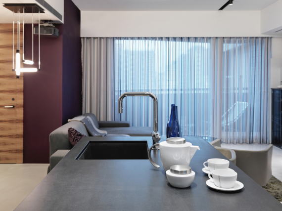 �{�c�ݔ��ł́A�I�[���d�����t�H�[���A�������t�H�[���A�L�b�`�����t�H�[���A�g�C�����t�H�[������G�A�R���̎�t���H���A�z�ǂ̍������A���E�N���X�̒��ւ��A�X�܃��t�H�[���܂ŁA�����E��ʂ𒆐S�Ɋ֓����Őݒu�E��t���H���Ȃǂ��s�Ȃ��Ă���܂��B�܂��A�h�g�N�b�L���O�q�[�^�[�A�G�R�L���[�g����t���H�����݂̂����ȃp�b�N�����p�ӂ��Ă���܂��A�ǂ������C�y�ɋ{�c�ݔ��ɂ��⍇���������B