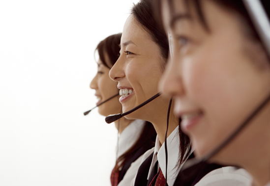 �{�c�ݔ��ł́A�I�[���d�����t�H�[���A�������t�H�[���A�L�b�`�����t�H�[���A�g�C�����t�H�[������G�A�R���̎�t���H���A�z�ǂ̍������A���E�N���X�̒��ւ��A�X�܃��t�H�[���܂ŁA�����E��ʂ𒆐S�Ɋ֓����Őݒu�E��t���H���Ȃǂ��s�Ȃ��Ă���܂��B�܂��A�h�g�N�b�L���O�q�[�^�[�A�G�R�L���[�g����t���H�����݂̂����ȃp�b�N�����p�ӂ��Ă���܂��A�ǂ������C�y�ɋ{�c�ݔ��ɂ��⍇���������B