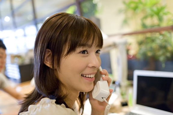 �{�c�ݔ��ł́A�I�[���d�����t�H�[���A�������t�H�[���A�L�b�`�����t�H�[���A�g�C�����t�H�[������G�A�R���̎�t���H���A�z�ǂ̍������A���E�N���X�̒��ւ��A�X�܃��t�H�[���܂ŁA�����E��ʂ𒆐S�Ɋ֓����Őݒu�E��t���H���Ȃǂ��s�Ȃ��Ă���܂��B�܂��A�h�g�N�b�L���O�q�[�^�[�A�G�R�L���[�g����t���H�����݂̂����ȃp�b�N�����p�ӂ��Ă���܂��A�ǂ������C�y�ɋ{�c�ݔ��ɂ��⍇���������B