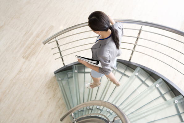 �{�c�ݔ��ł́A�I�[���d�����t�H�[���A�������t�H�[���A�L�b�`�����t�H�[���A�g�C�����t�H�[������G�A�R���̎�t���H���A�z�ǂ̍������A���E�N���X�̒��ւ��A�X�܃��t�H�[���܂ŁA�����E��ʂ𒆐S�Ɋ֓����Őݒu�E��t���H���Ȃǂ��s�Ȃ��Ă���܂��B�܂��A�h�g�N�b�L���O�q�[�^�[�A�G�R�L���[�g����t���H�����݂̂����ȃp�b�N�����p�ӂ��Ă���܂��A�ǂ������C�y�ɋ{�c�ݔ��ɂ��⍇���������B