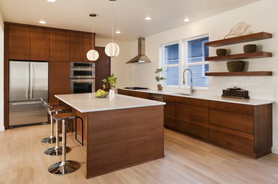 �{�c�ݔ��ł́A�I�[���d�����t�H�[���A�������t�H�[���A�L�b�`�����t�H�[���A�g�C�����t�H�[������G�A�R���̎�t���H���A�z�ǂ̍������A���E�N���X�̒��ւ��A�X�܃��t�H�[���܂ŁA�����E��ʂ𒆐S�Ɋ֓����Őݒu�E��t���H���Ȃǂ��s�Ȃ��Ă���܂��B�܂��A�h�g�N�b�L���O�q�[�^�[�A�G�R�L���[�g����t���H�����݂̂����ȃp�b�N�����p�ӂ��Ă���܂��A�ǂ������C�y�ɋ{�c�ݔ��ɂ��⍇���������B