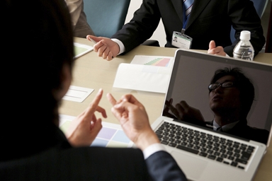 �{�c�ݔ��ł́A�I�[���d�����t�H�[���A�������t�H�[���A�L�b�`�����t�H�[���A�g�C�����t�H�[������G�A�R���̎�t���H���A�z�ǂ̍������A���E�N���X�̒��ւ��A�X�܃��t�H�[���܂ŁA�����E��ʂ𒆐S�Ɋ֓����Őݒu�E��t���H���Ȃǂ��s�Ȃ��Ă���܂��B�܂��A�h�g�N�b�L���O�q�[�^�[�A�G�R�L���[�g����t���H�����݂̂����ȃp�b�N�����p�ӂ��Ă���܂��A�ǂ������C�y�ɋ{�c�ݔ��ɂ��⍇���������B